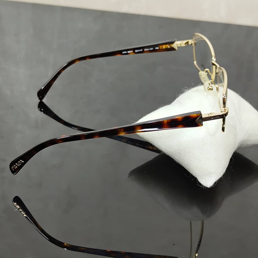 Lunette prada original 
52/17
Prix 15000