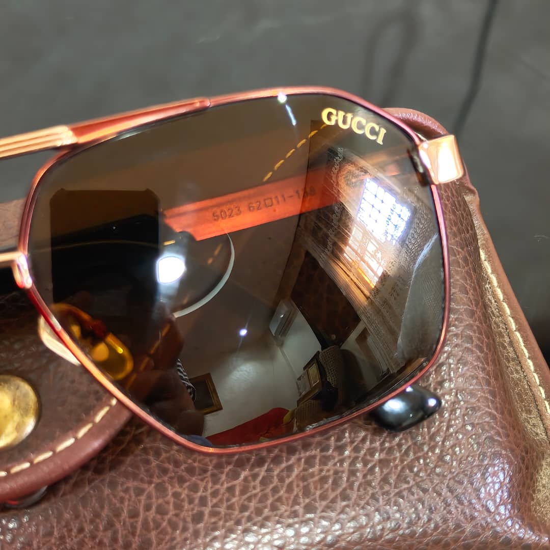 Lunette Gucci homme polarized original 
لون زجاج بني فاتح
62/11
سعر 18000