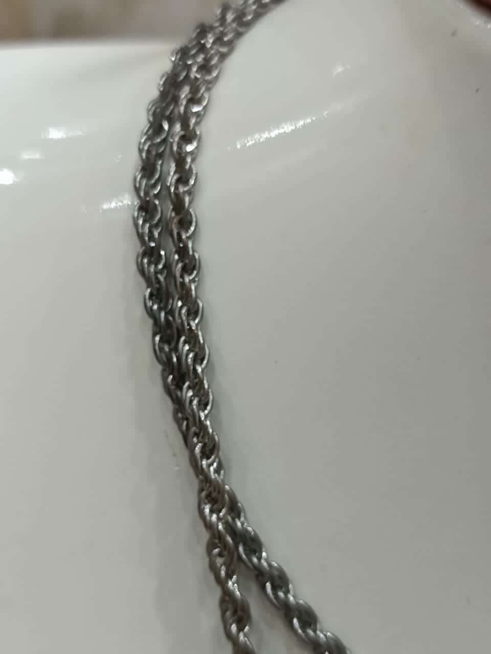 سلسلة مشللة بأحجار كريستال زرقاء      طولها 26