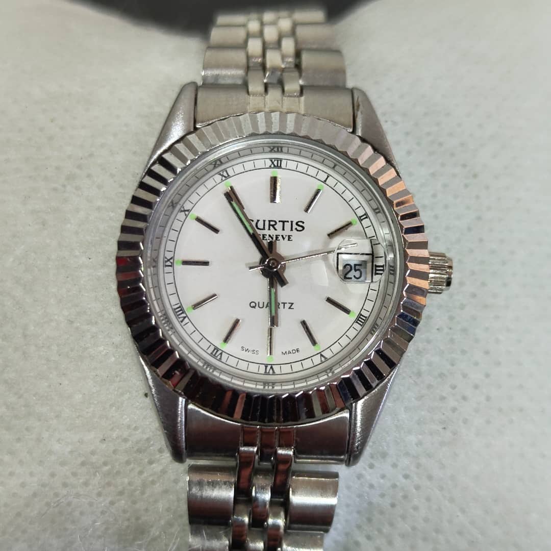 Montre curtis Genève quartz femme/ثمنمية ألف
سعر 8000