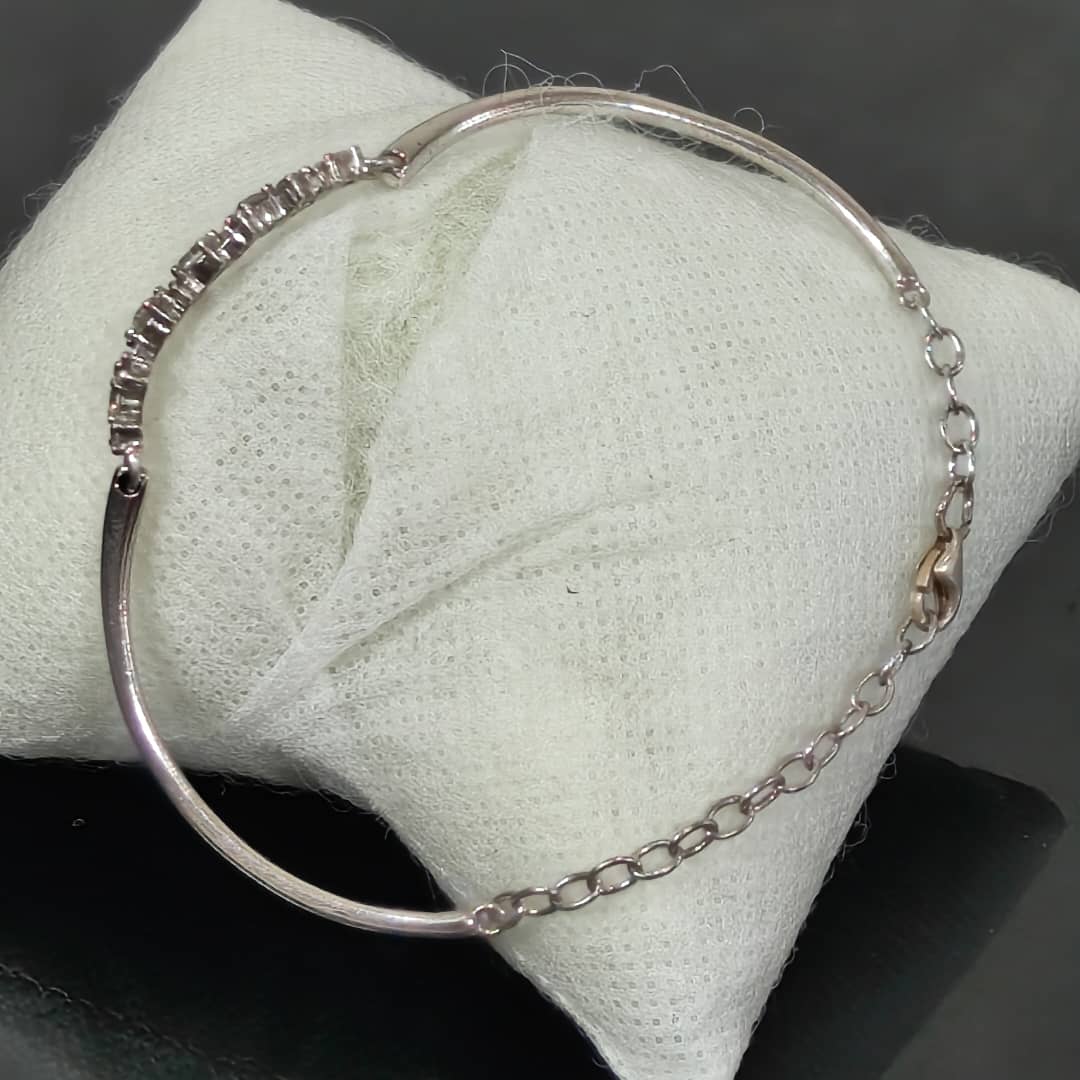 سوار نسائي فضة 
طول 16cm
Prix 6000