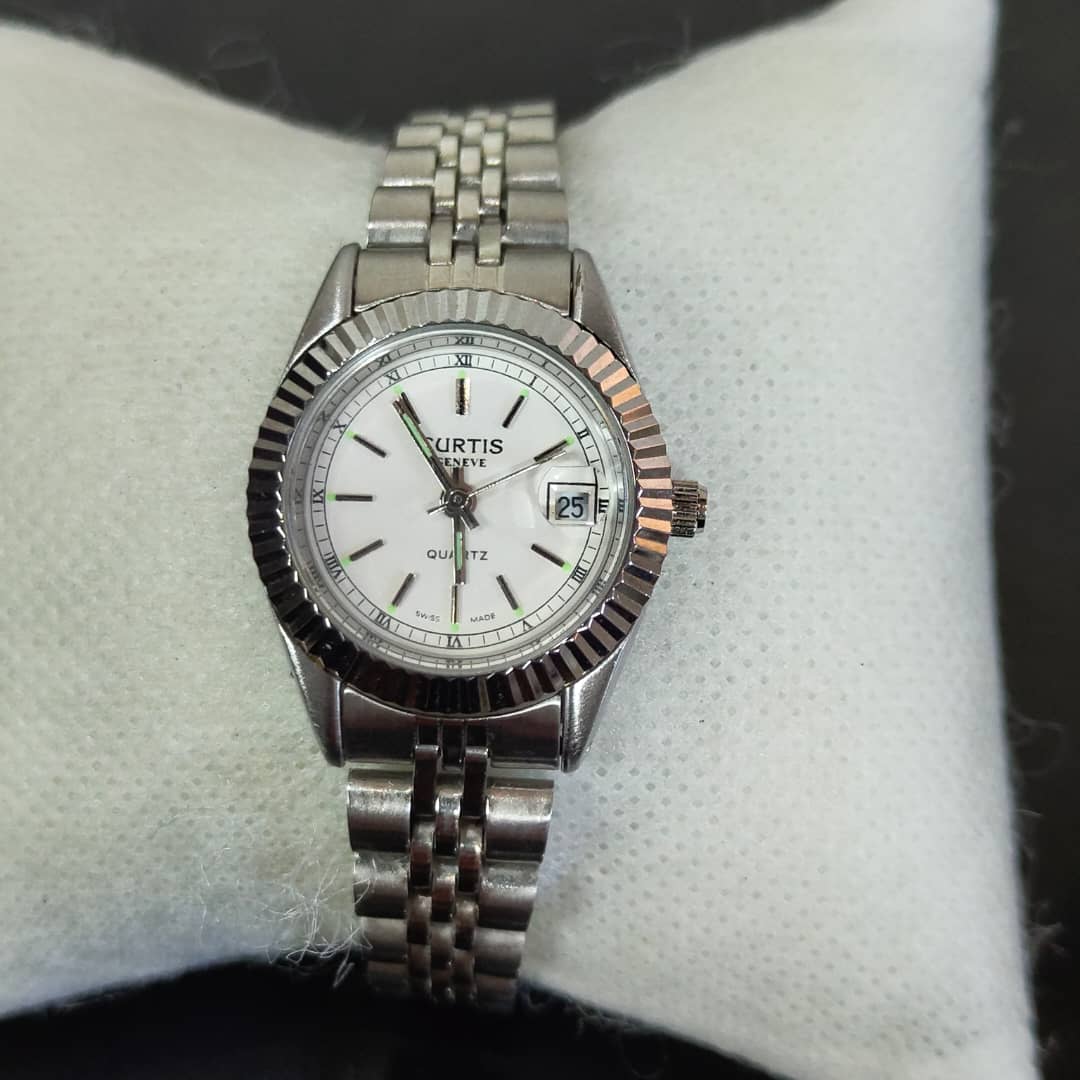 Montre curtis Genève quartz femme/ثمنمية ألف
سعر 8000