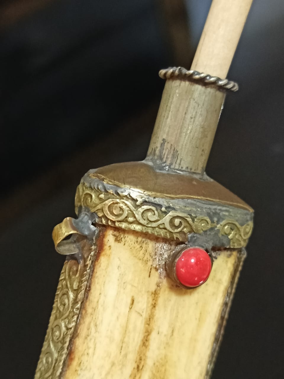 قارورة من عااج ومرجان طولها 20cm