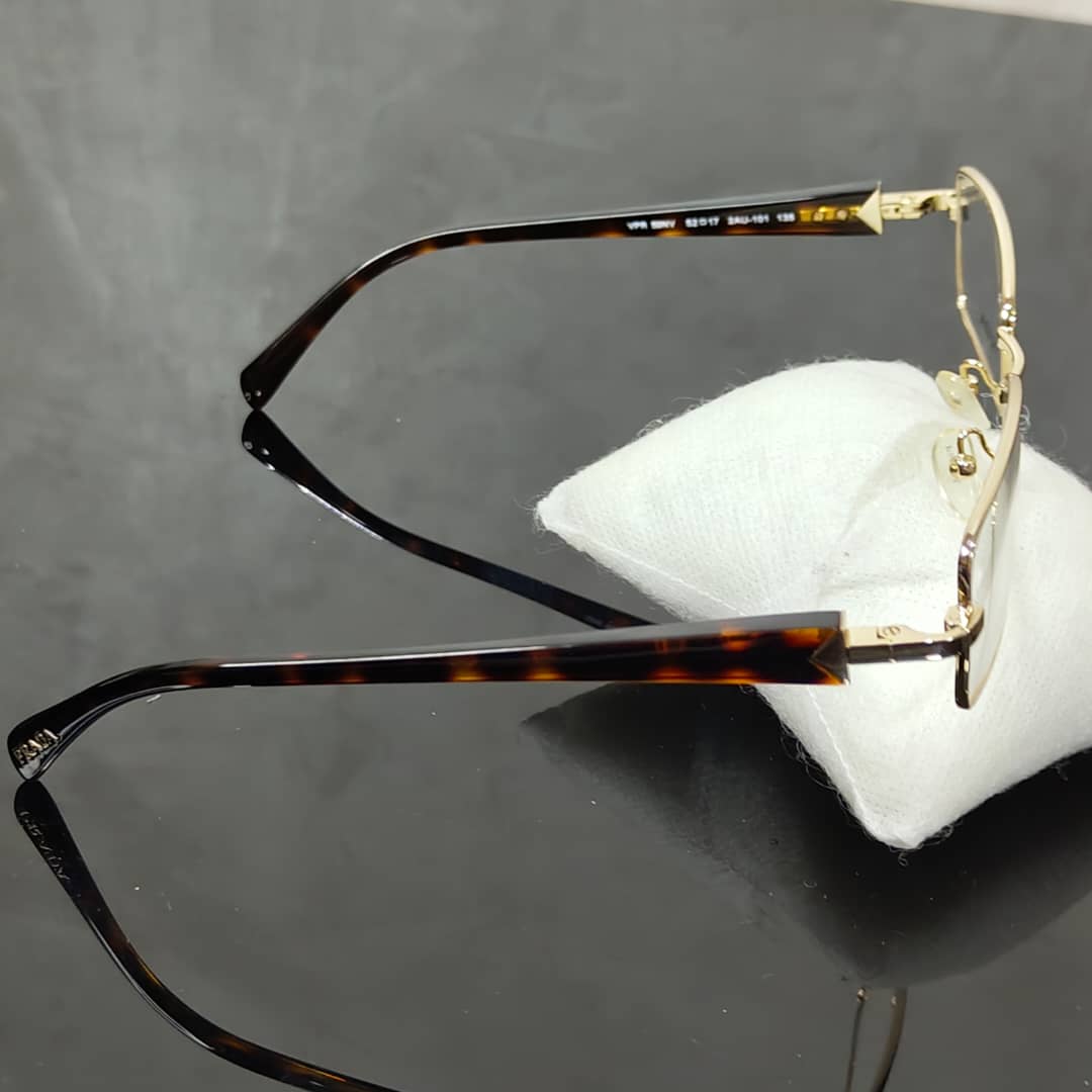 Lunette prada original 
52/17
Prix 15000