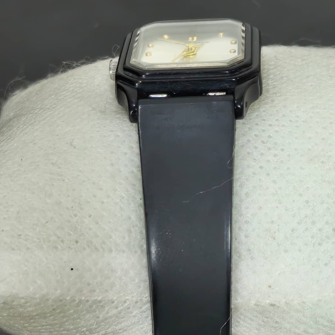 Montre casio femme original 
Prix 8000