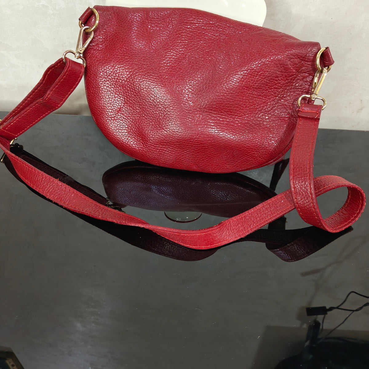 Sac genuine leather en cuir femme original 
30/20cm
Prix 12000