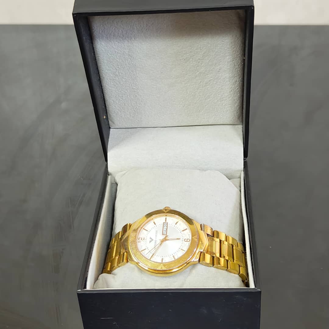 Montre Vittorio Vercelli en plaqué or Quartz original/زوج ملايين ومتين 
40mm
Prix 22000
