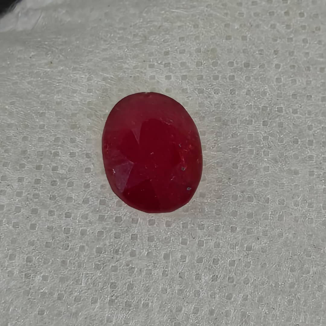 حجر ياقوت طبيعي