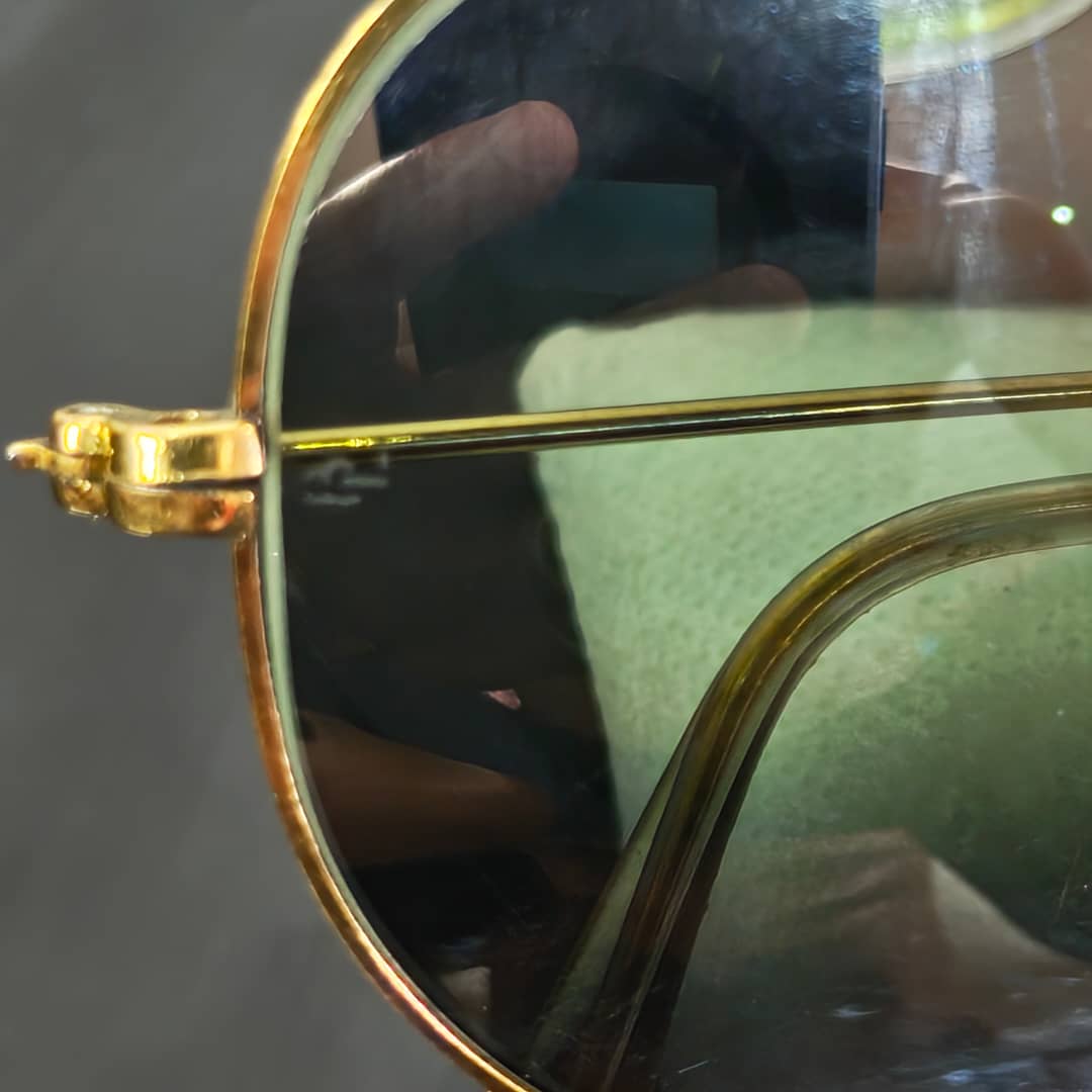 Lunette ray ben usa bl miroire rare original/زوج  
ملايين وثمنميةألف 
58/14
Prix 28000