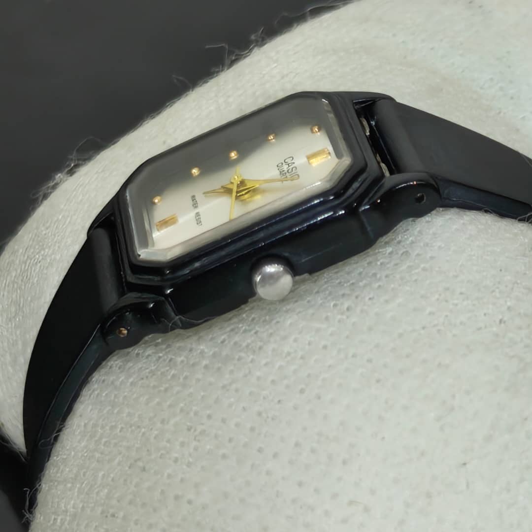Montre casio femme original 
Prix 8000