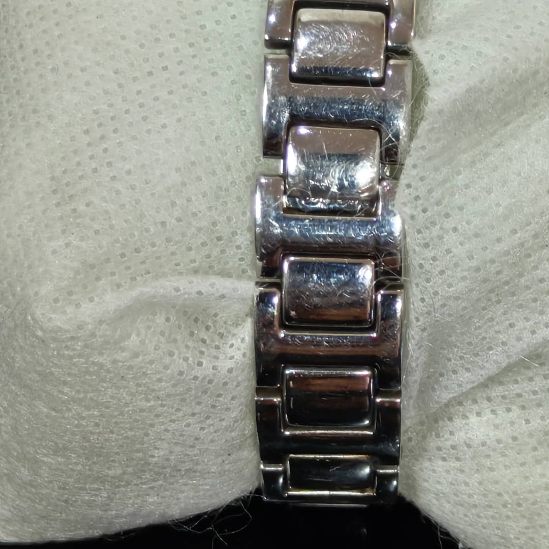 Montre cartier femme quartz/مليون ومتين
سعر 12000
