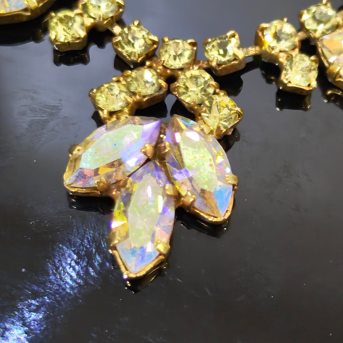 سلسلة بلاكي بالحجر
طول مغلق 17cm
Prix 4500