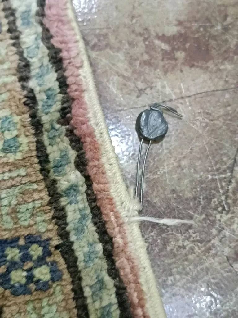 سجاد ماركة قيصر من حرير وبه ختم 
105cm/65cm