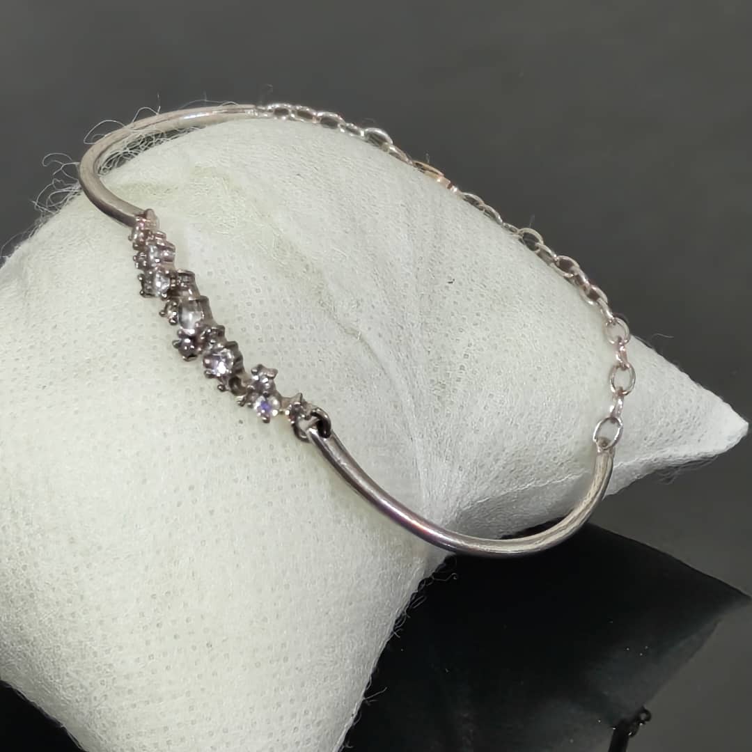 سوار نسائي فضة 
طول 16cm
Prix 6000