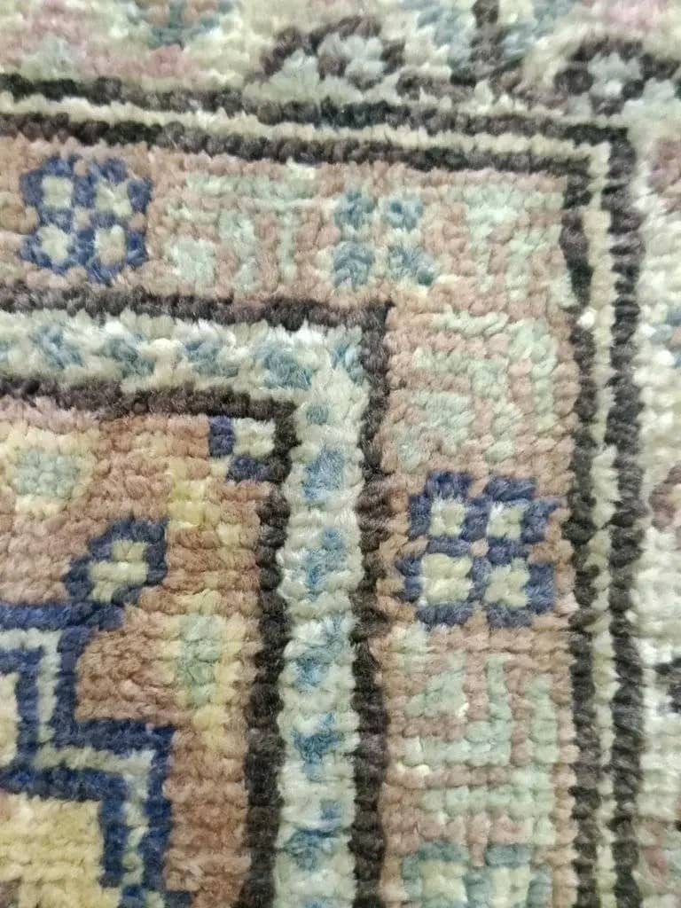سجاد ماركة قيصر من حرير وبه ختم 
105cm/65cm