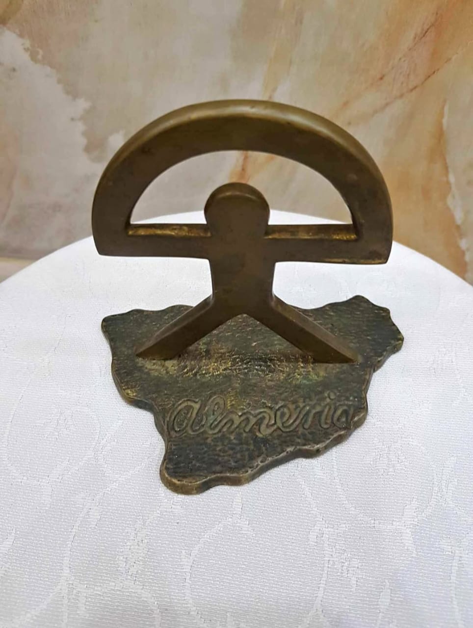 تحفة للديكور من البرونز طولها 16cm