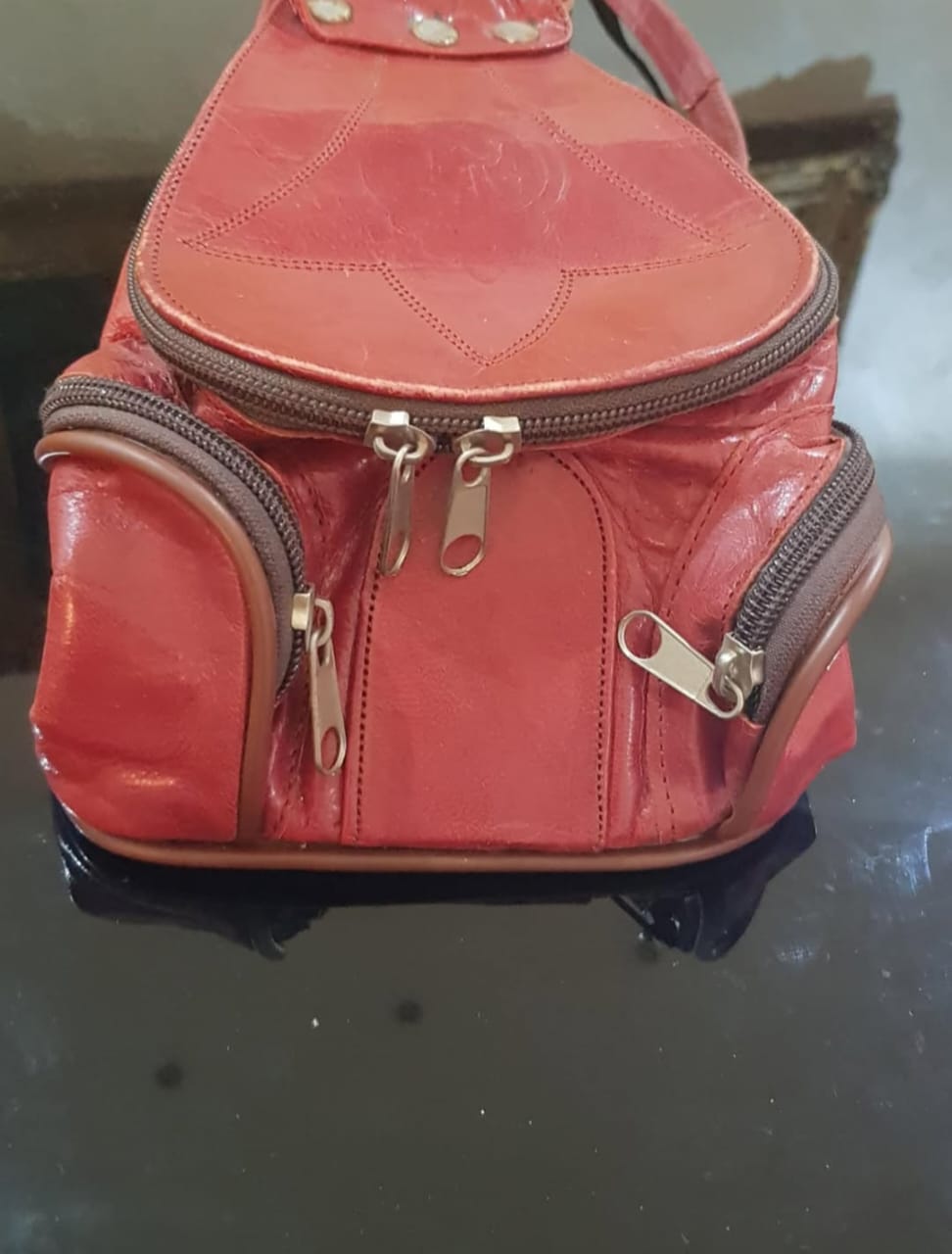 صاك من جلد أحمر طوله 32cm
