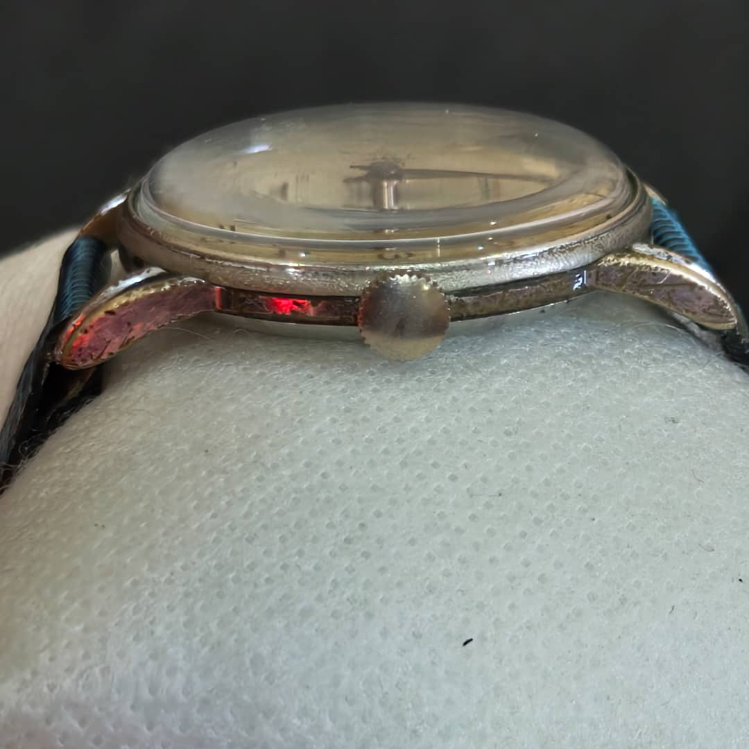 Montre certina mécanique vintage original 
40mm
Prix 25000