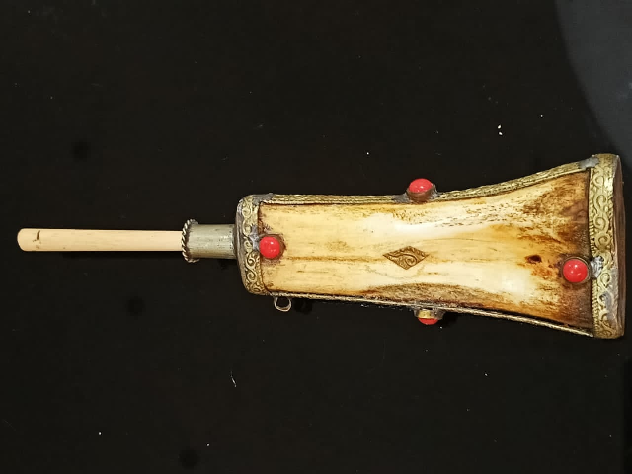 قارورة من عااج ومرجان طولها 20cm