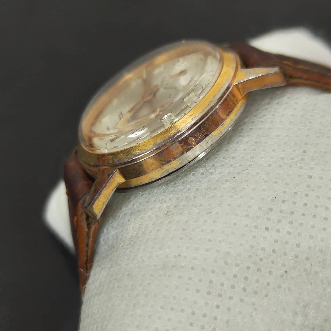 Montre elfa mécanique vintage original 
34mm
Prix 10000
