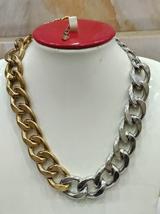 سلسلة بلاكي أبيض و أصفر طولها 22cm