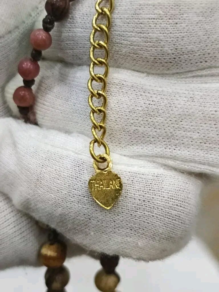 عقد طويل بأحجار