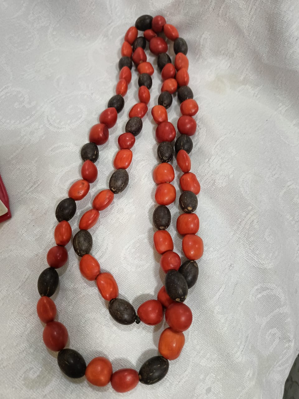 عقد طويل بذور نادرة