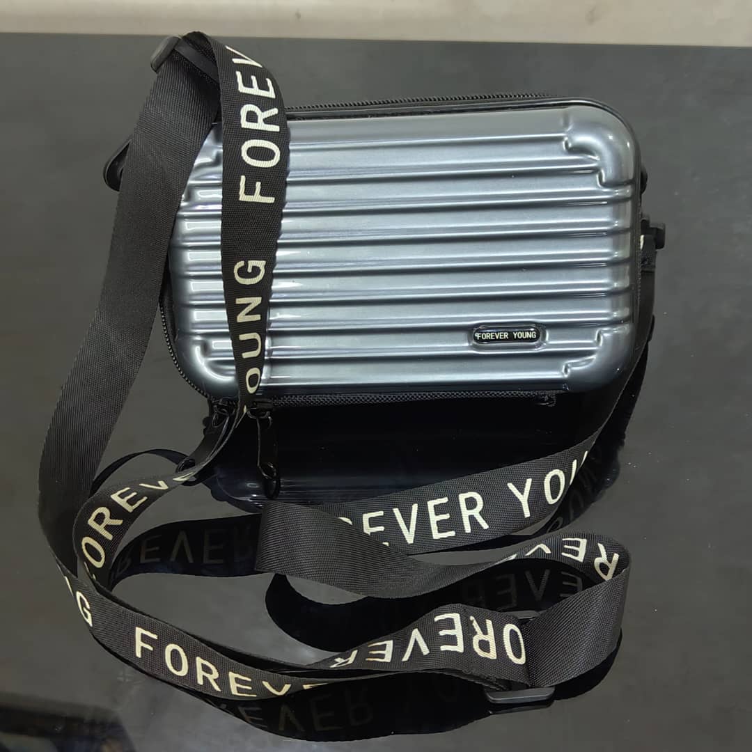 Sac forever Young femme original 
17/10cm
Prix 5500