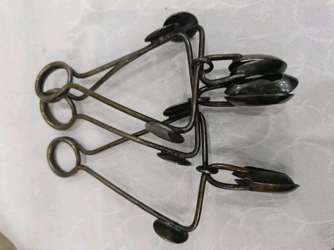 ادوات طعام صينية فضة.