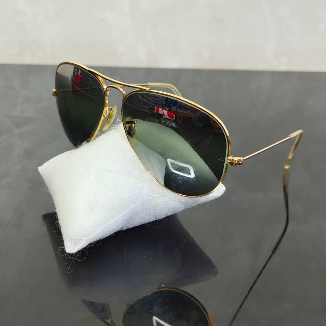 Lunette ray ben usa bl miroire rare original/زوج  
ملايين وثمنميةألف 
58/14
Prix 28000