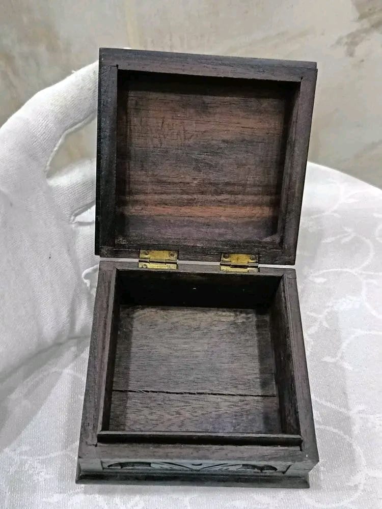 صندوق مجوهرات فارسي منقوش
10cm/10cm