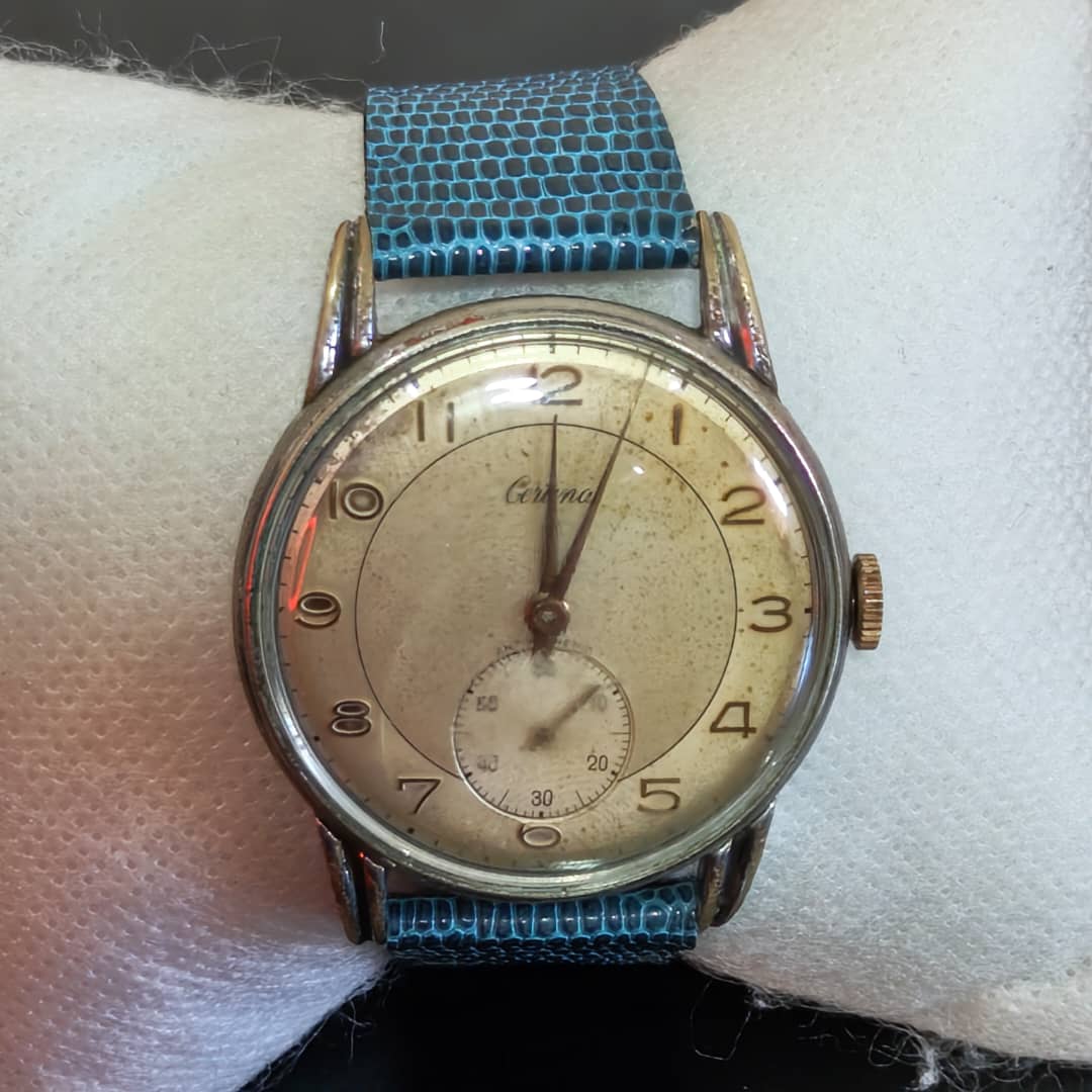 Montre certina mécanique vintage original 
40mm
Prix 25000