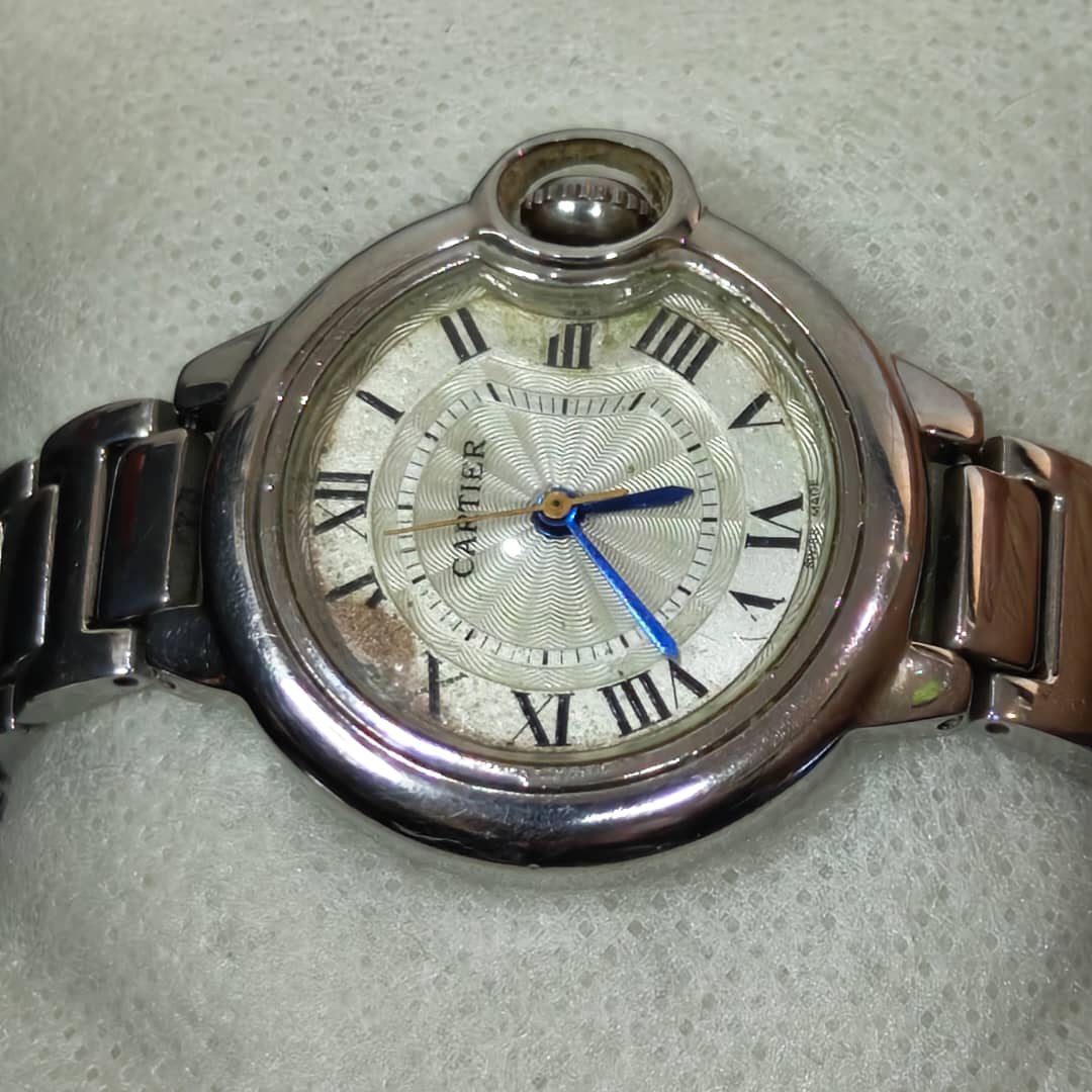 Montre cartier femme quartz/مليون ومتين
سعر 12000