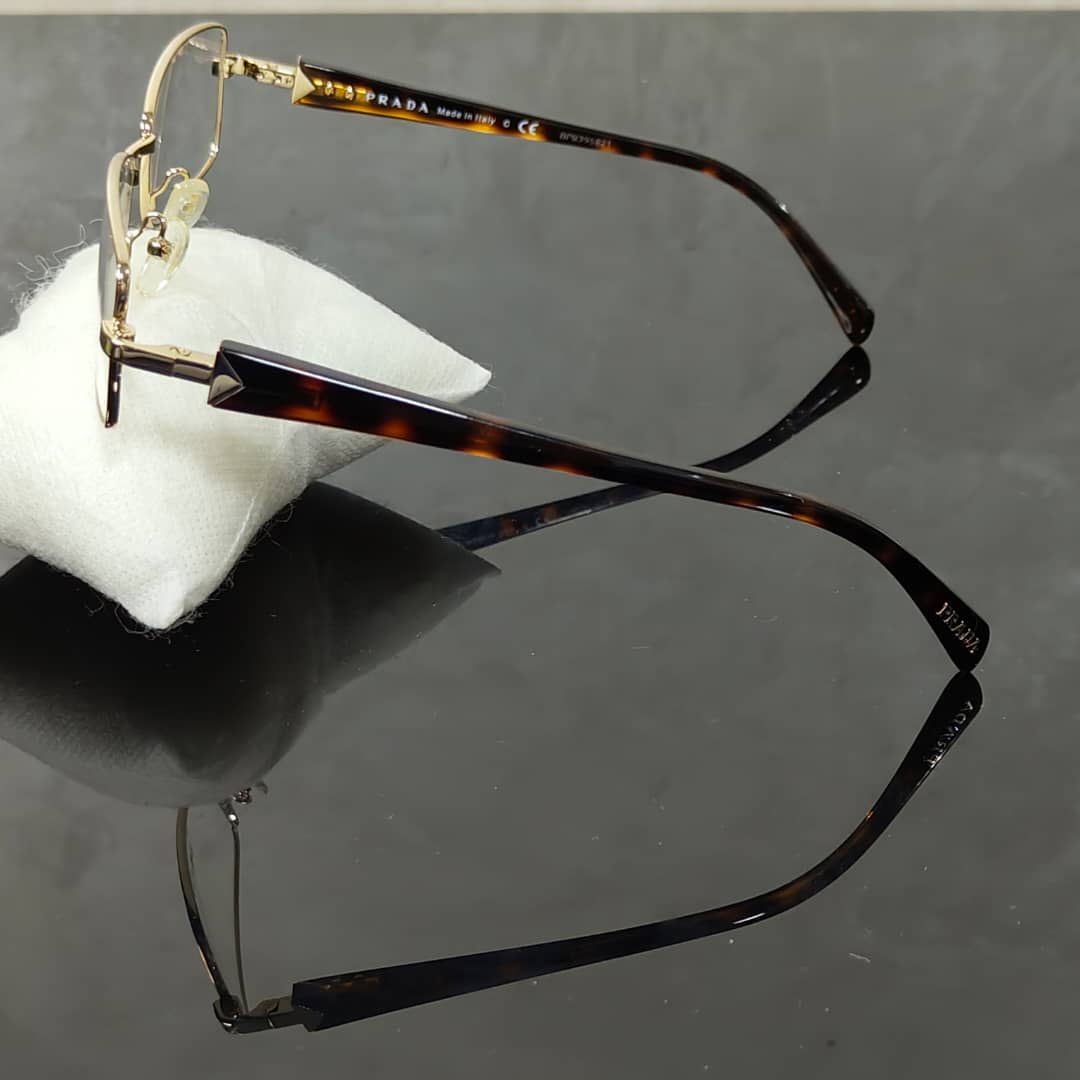Lunette prada original 
52/17
Prix 15000