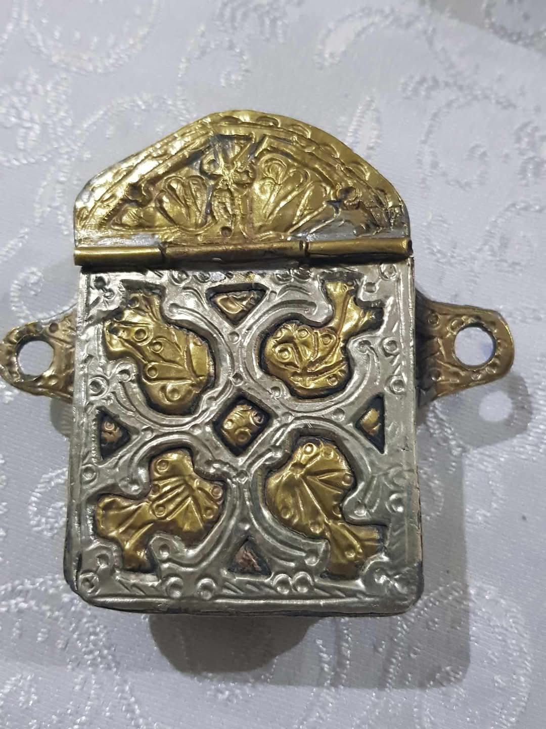 صندوق قديم من نحاس منقوش
16cm/10cm