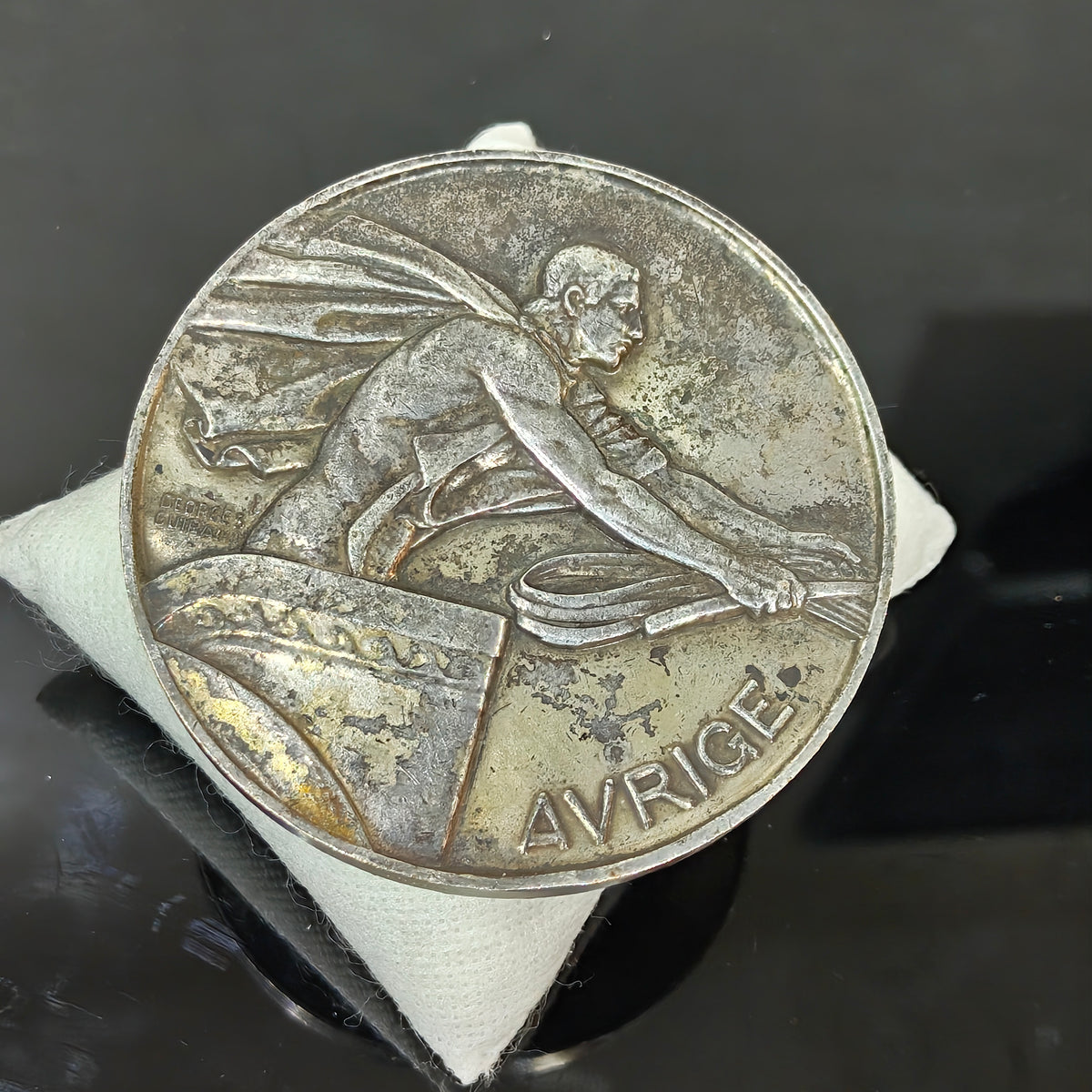 Ancien médaille argenté1979
قطر 8cm