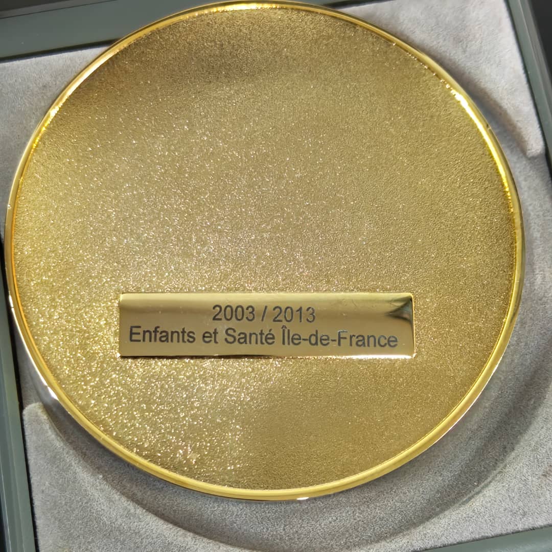 Médaille arthus Bertrand paris 
قطر 7cm