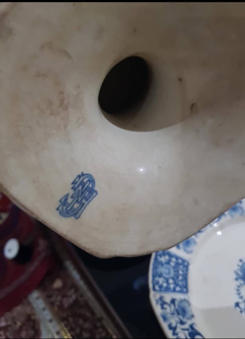 Ancien service porcelaine signé
