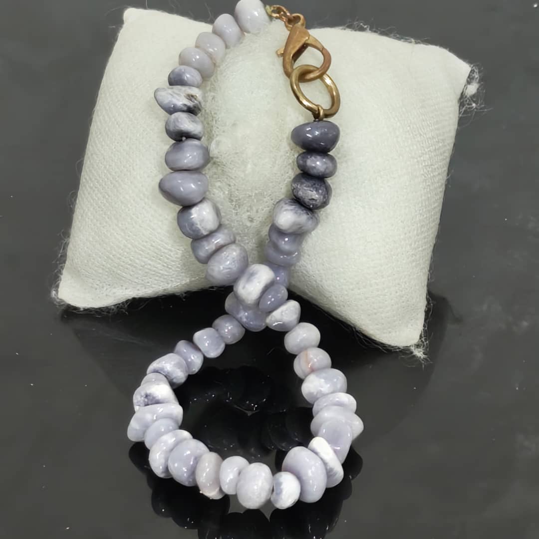 عقد تحفة صغير بحجر عقيق 
طول مغلق 12cm
Prix 5000