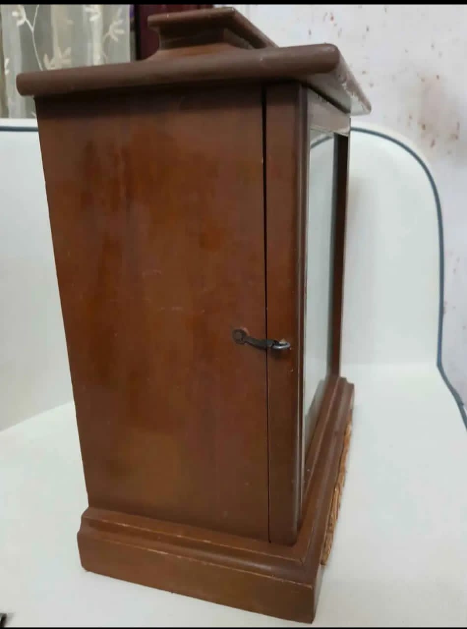 ساعة خشبية تعمل ينقصها مفتاح
22cm/16cm