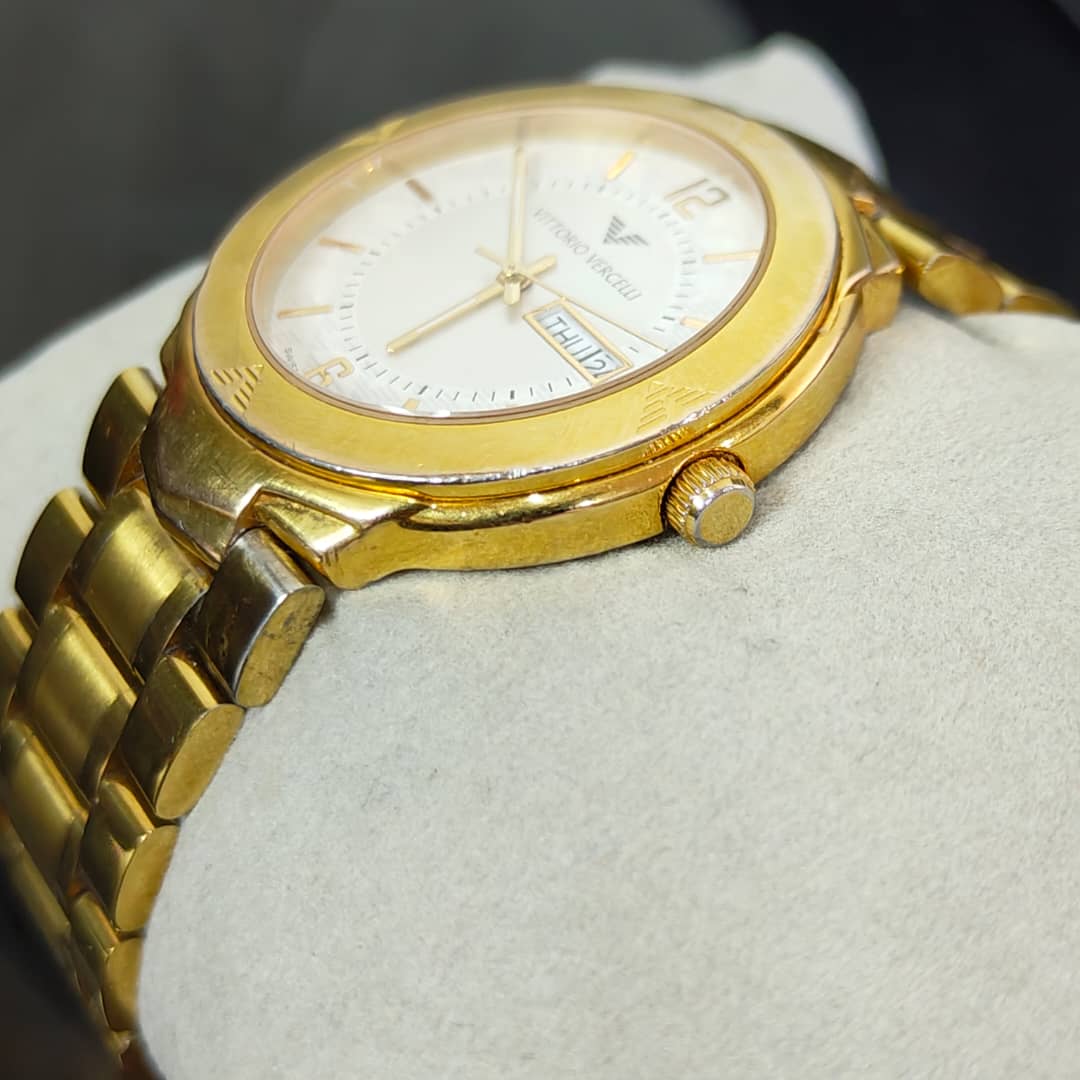 Montre Vittorio Vercelli en plaqué or Quartz original/زوج ملايين ومتين 
40mm
Prix 22000
