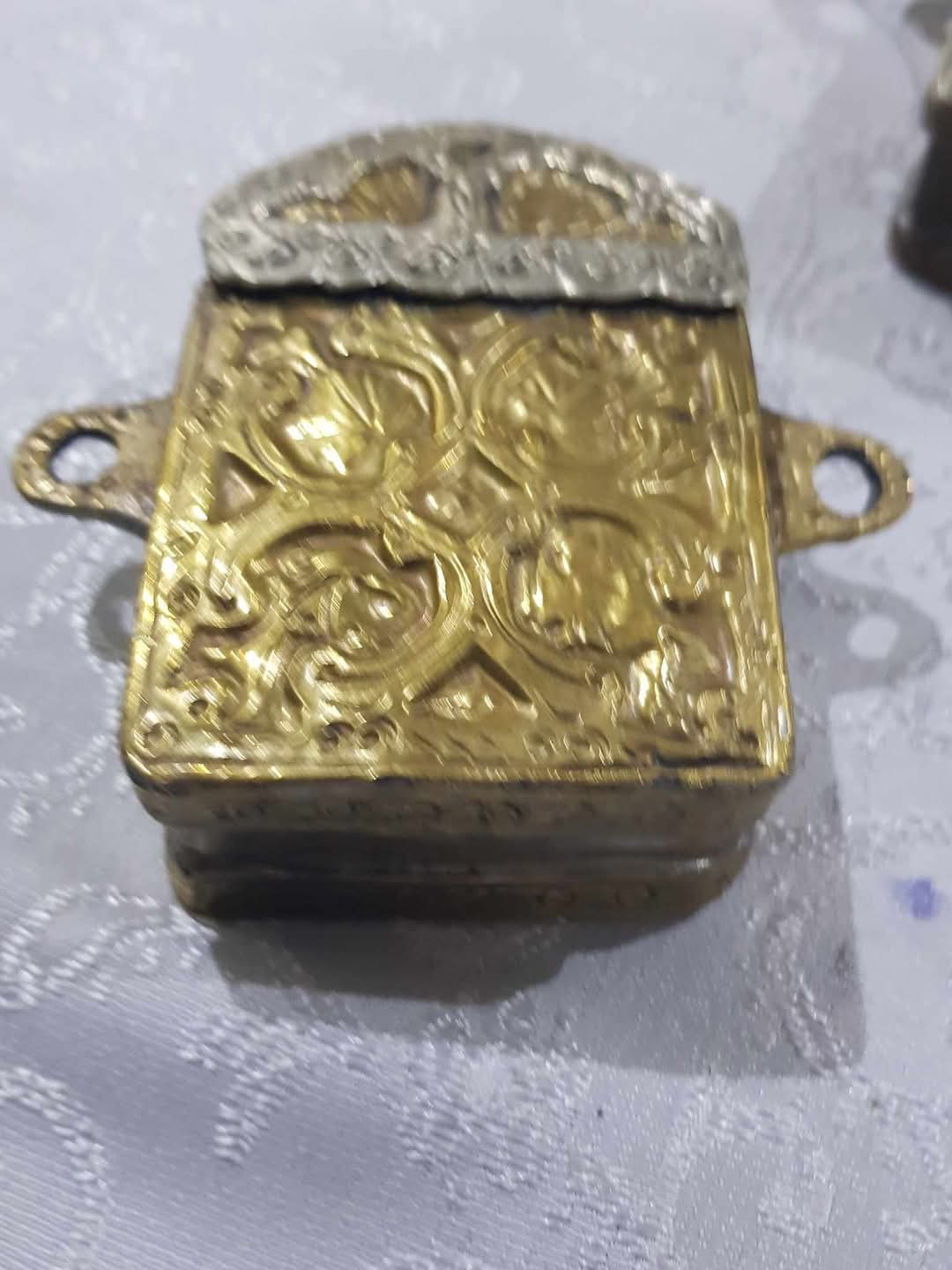 صندوق قديم من نحاس منقوش
16cm/10cm