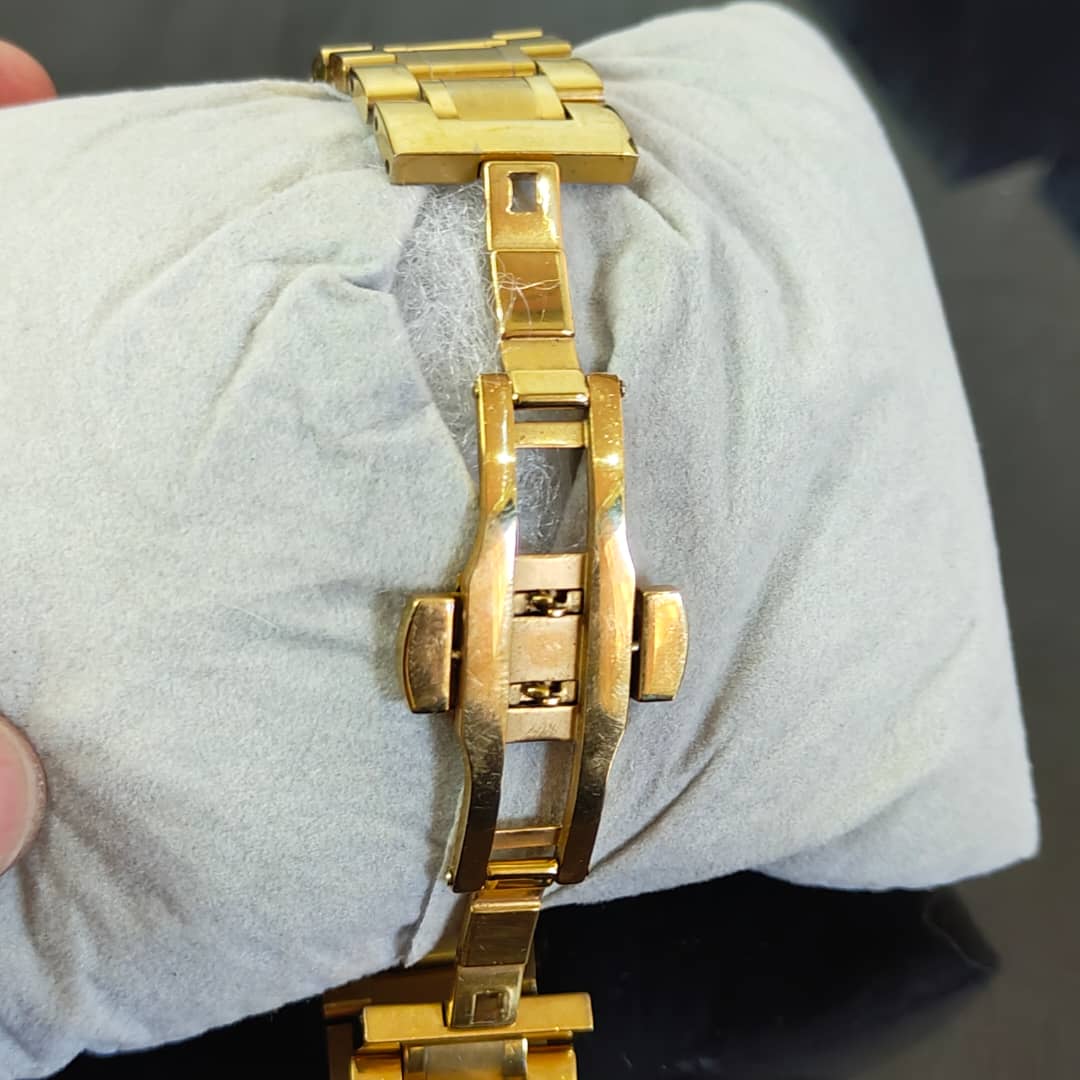 Montre Vittorio Vercelli en plaqué or Quartz original/زوج ملايين ومتين 
40mm
Prix 22000
