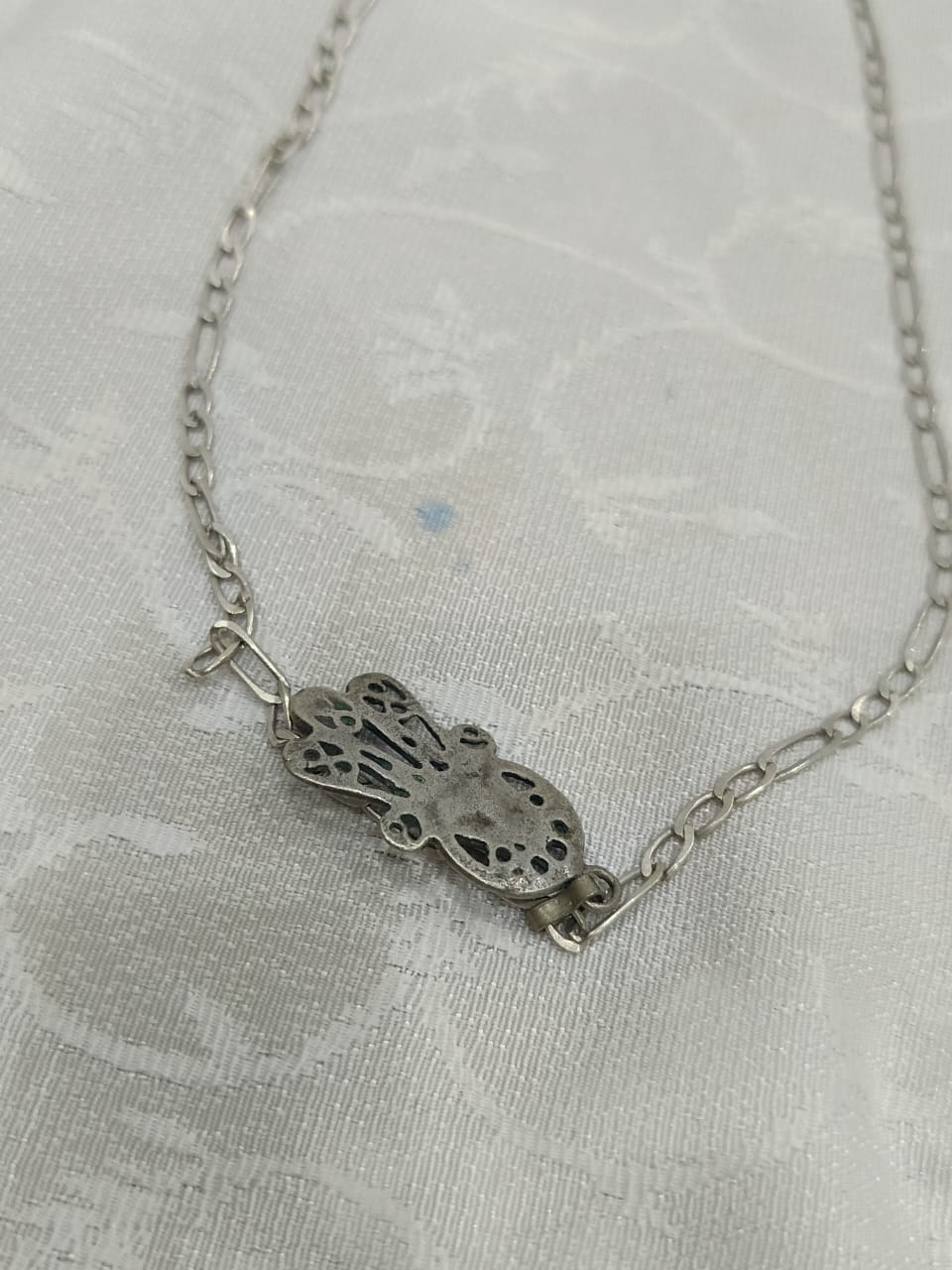 سلسلة فضة وخامسة