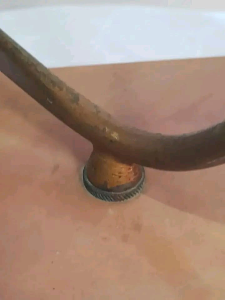فيوزة قديمة من نحاس ورخام
25cm/20cm