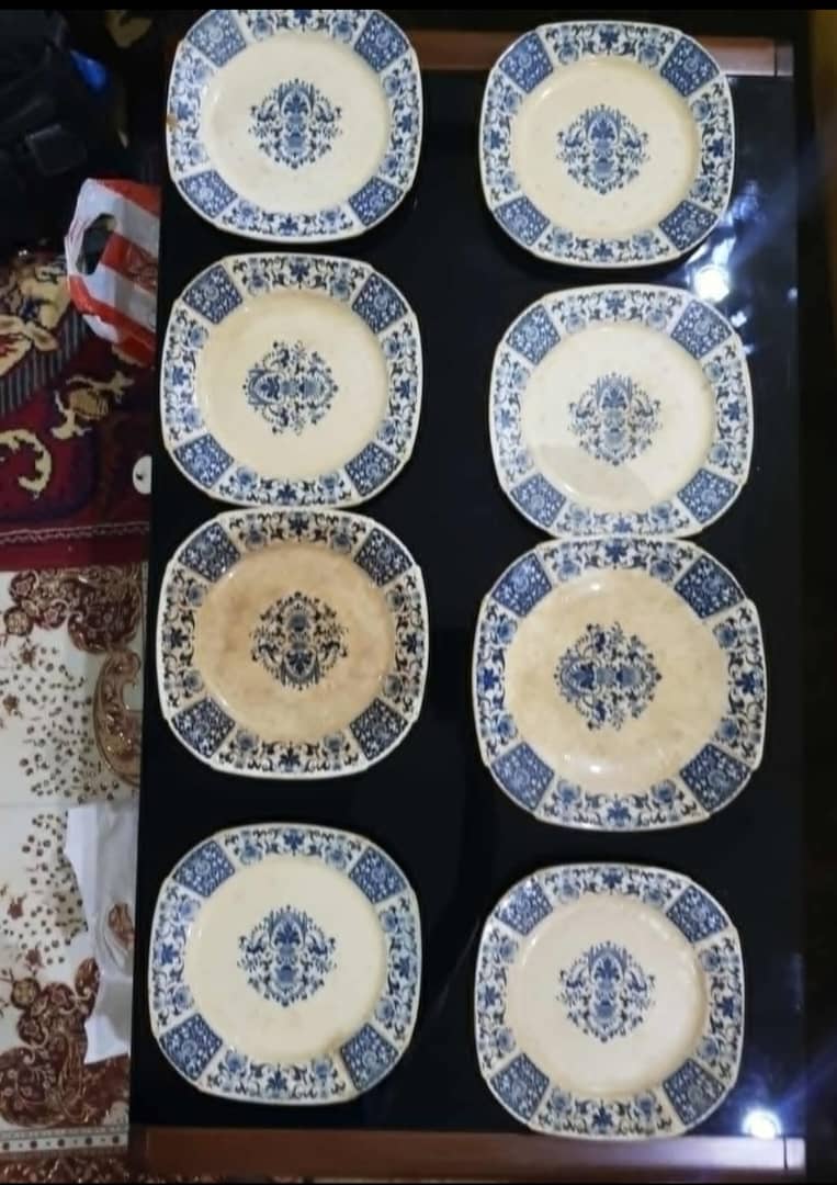 Ancien service porcelaine signé