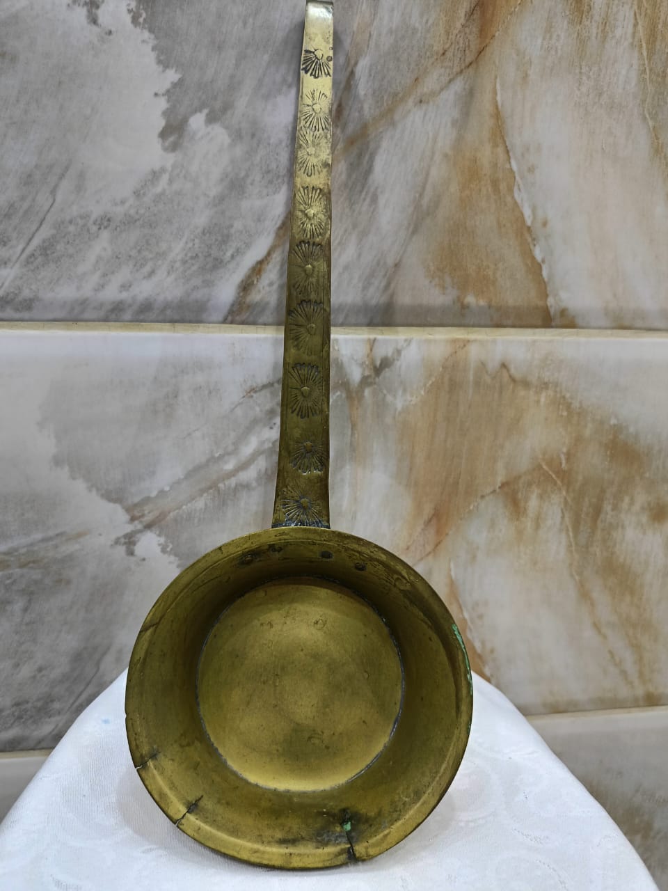 آنية عربية قديمة من نحاس للديكور 
42cm/16cm