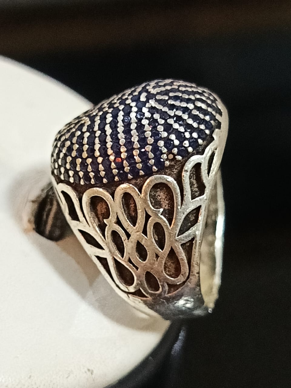 خاتم فضة مرصع بحجر سفير أزرق