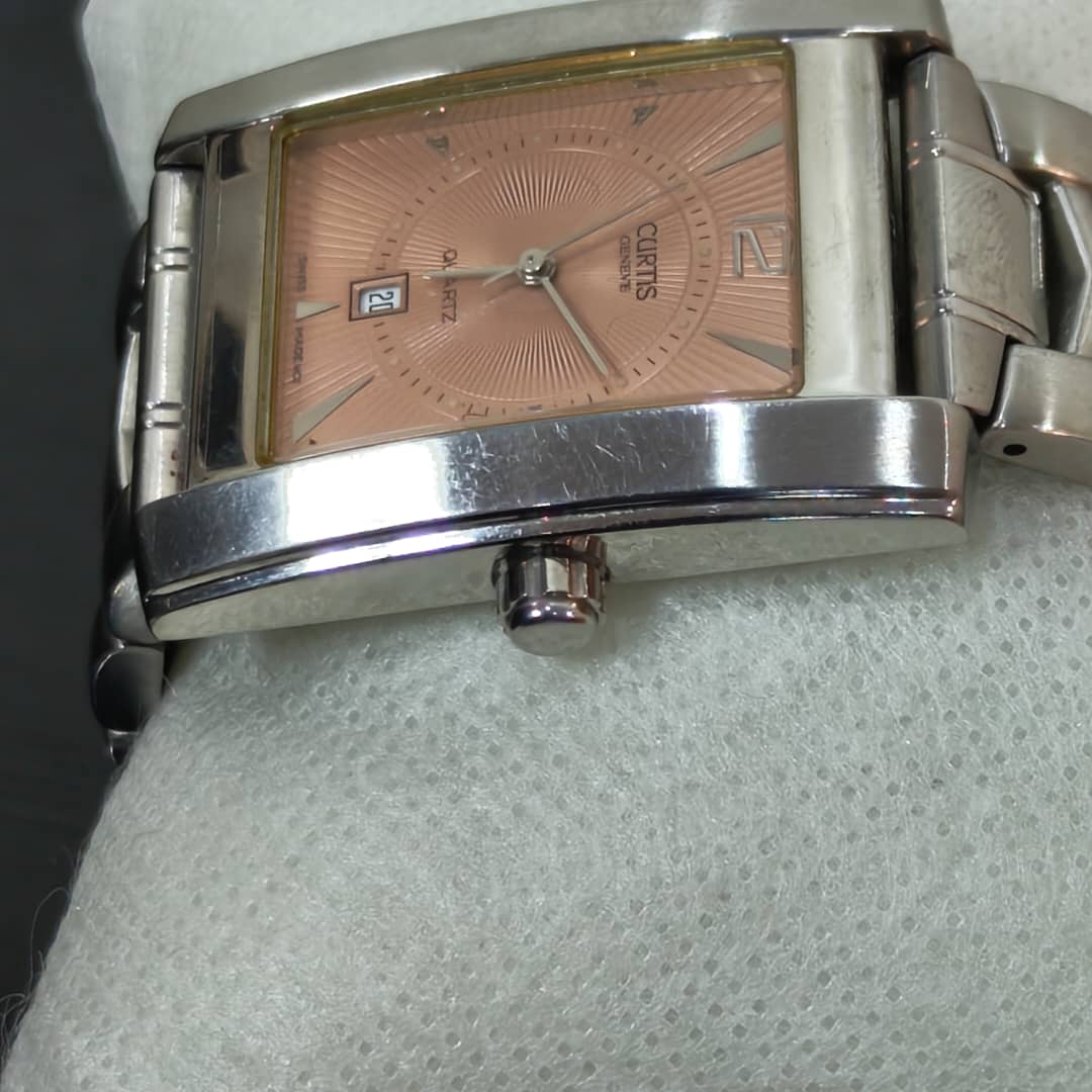 Montre curtis Genève quartz original مليون وست مئة الف
40mm
Prix 16000