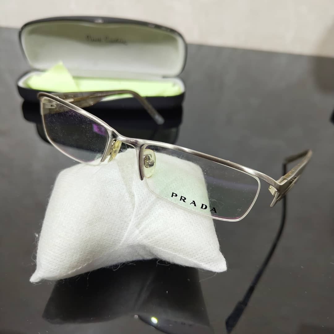 Lunette prada original 
51/17